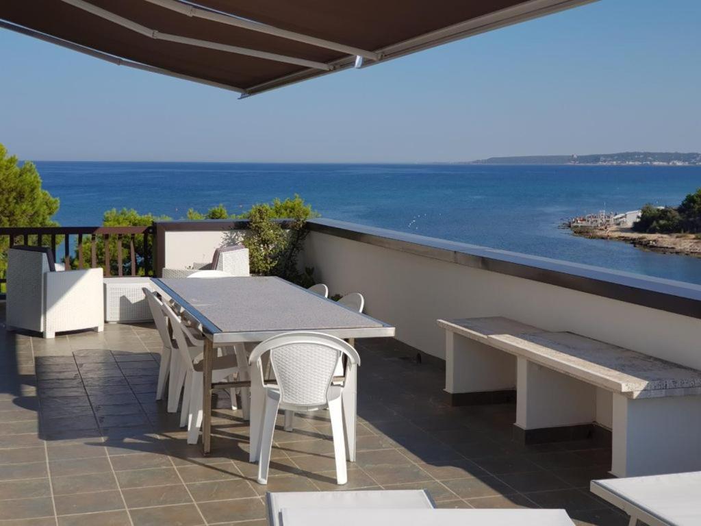 Suite Con Terrazzo Sul Mare E Discesa In Spiaggia A Галліполі Екстер'єр фото
